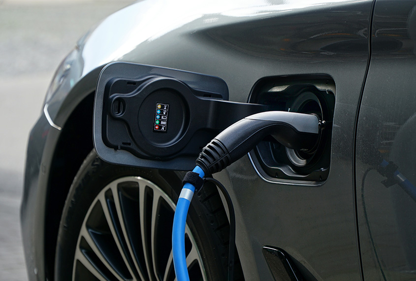 ElterSports Fitness Tennis Grünwald Harlaching Elektroautos laden E-Säulen aktiviert